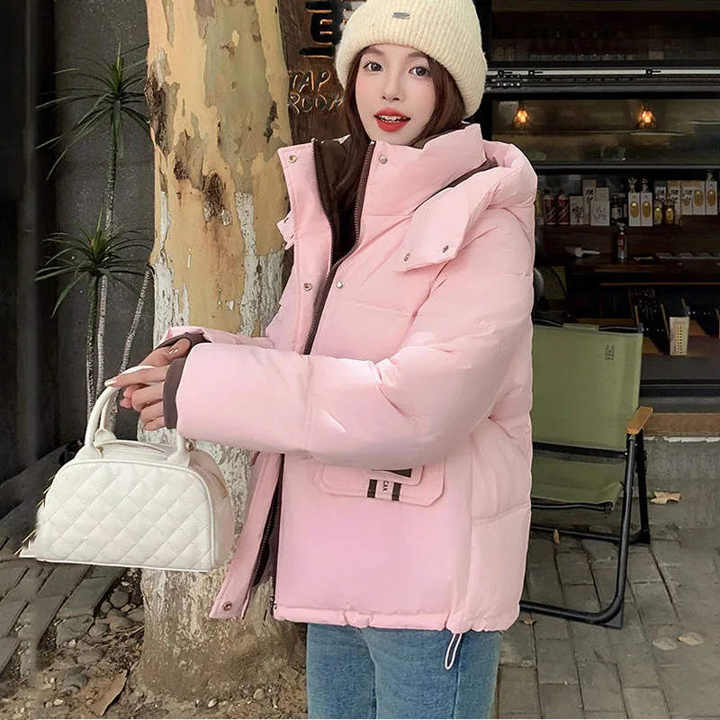 Neue weibliche kurze Baumwolle gefütterte Jacke, Winter dicker warmer Daunen-Baumwollmantel, koreanische lose Parker-Steppjacken mit Kapuze für Damen
