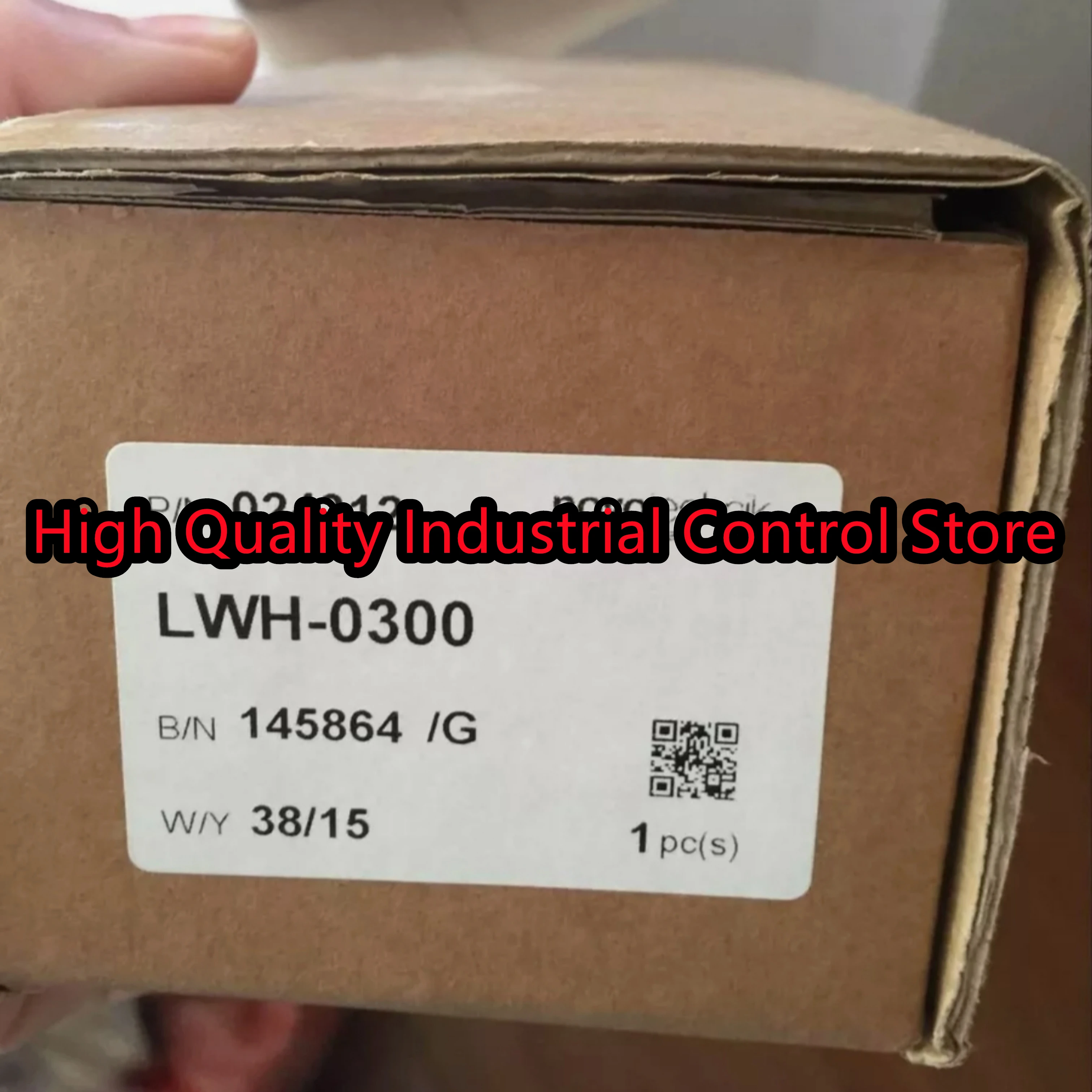 

new in box LWH-0250 LWH-0300 displacement sensor