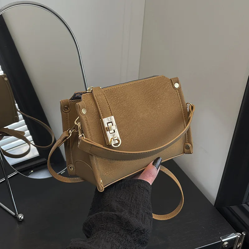 

2026 winter new arrival retro and fashionable small square bag trendy personalized shoulder cross-body bag for women