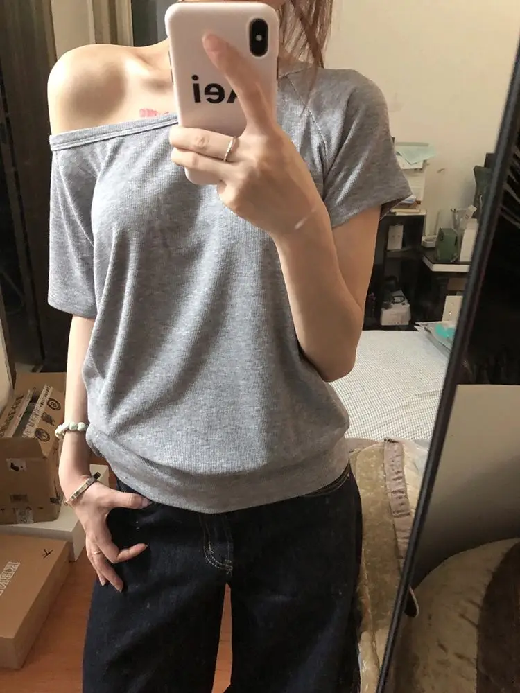 T-shirt con spalle scoperte da donna per palestra manica svasata invernale da donna stile coreano vintage cool ed elegante dettagli in pizzo streetwear retrò ins