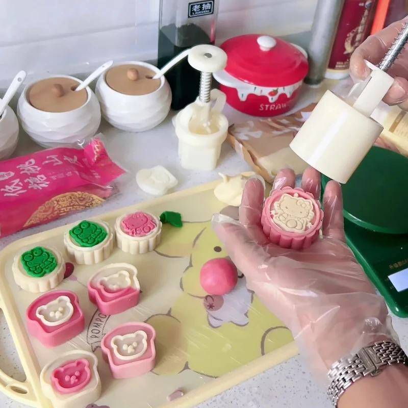 Cute Animals Mooncake Mold 3D Cartoon Bear Cat Rabbit Plunger Cookie Cutter Set Baking Accessories and Tools Kid Cake Decoration