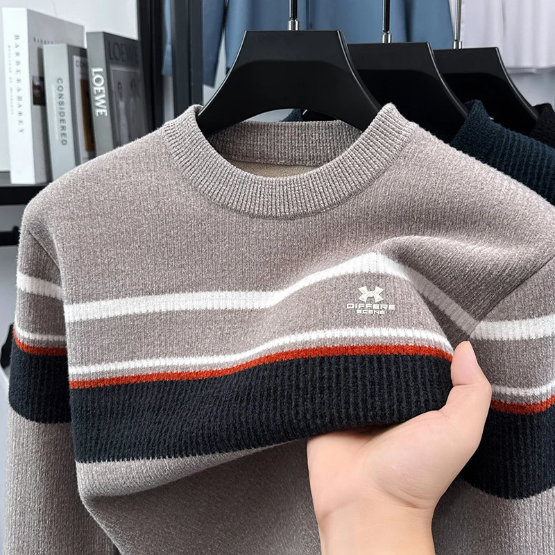 

Дизайнерский оригинальный мужской пуловер с круглым вырезом, трикотаж, зимнее новое поступление, цветные блоки, жаккардовые полосатые утолщенные теплые красивые мужские костюмы