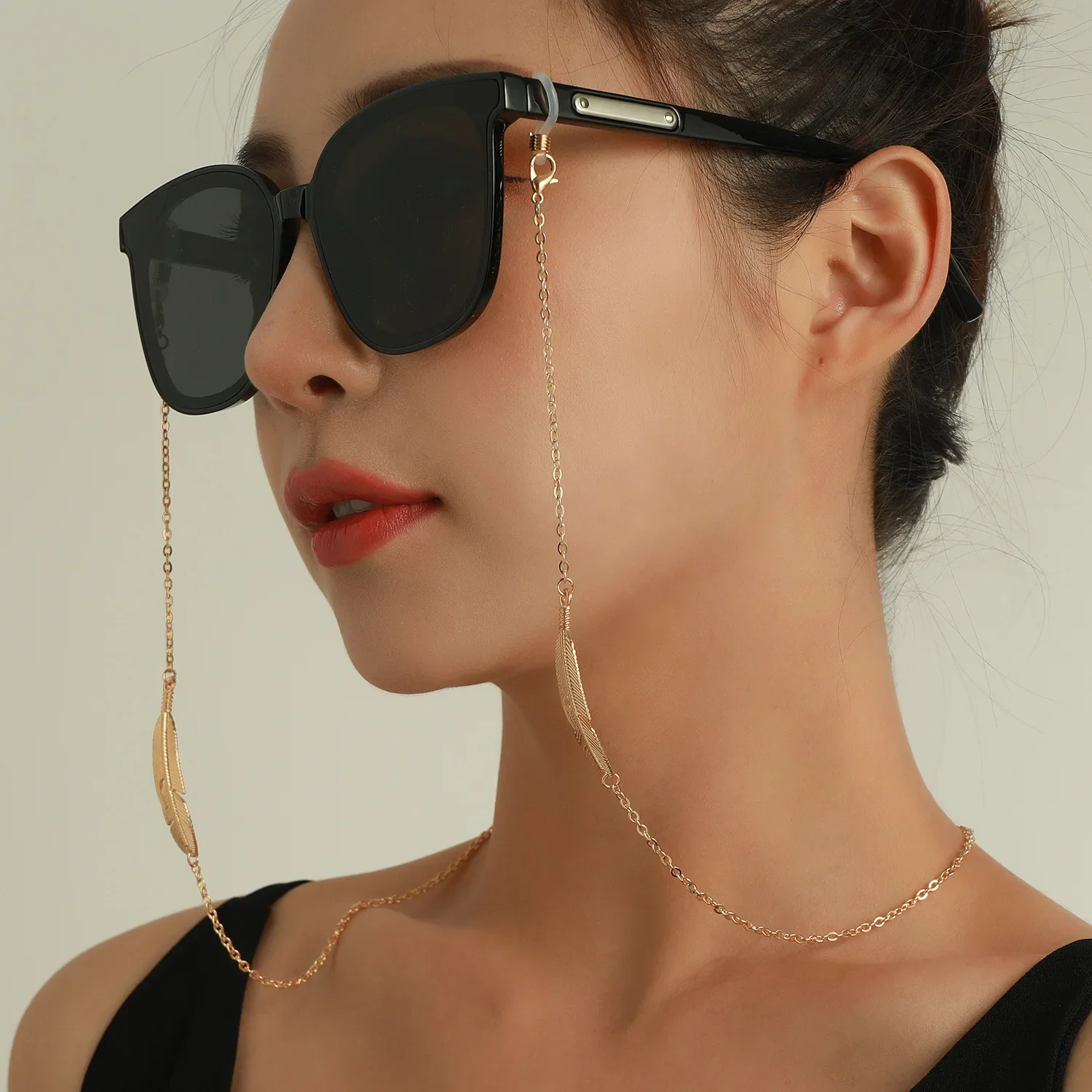 

Eyeglasses Chain Zinc Alloy Feather Disc Eyeglasses Chains Sunglasses Retainer Strap Holder for Women Necklace Accessories