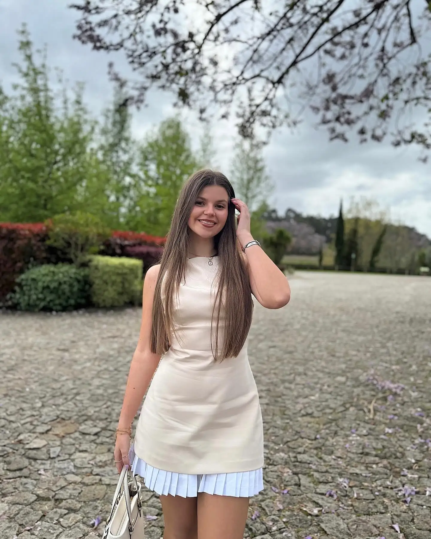 เดรสสั้นแฟชั่นฤดูร้อนสำหรับผู้หญิง ดีไซน์หลากหลาย ตกแต่งด้วยผ้าต่อกัน แต่งซิป แนวสตรีทเซ็กซี่ สีเทา คอกลม แขนกุด