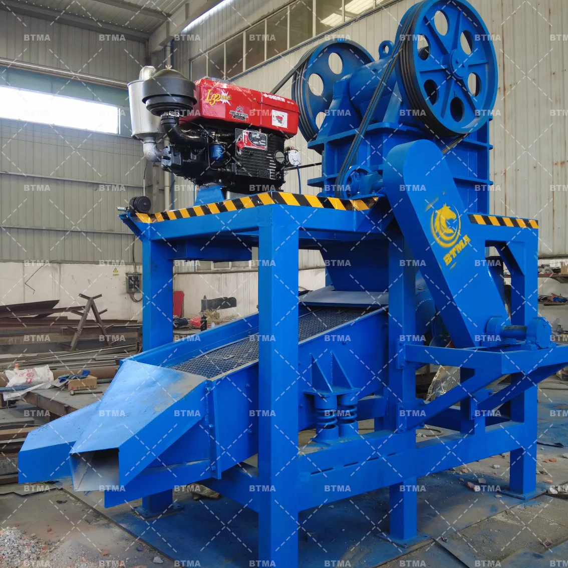 Jaw Crusher Rock Stone Crushing Machine Model PE250x400 Jaw Crusher Driven By Di esel Engine With Vibrating Screen