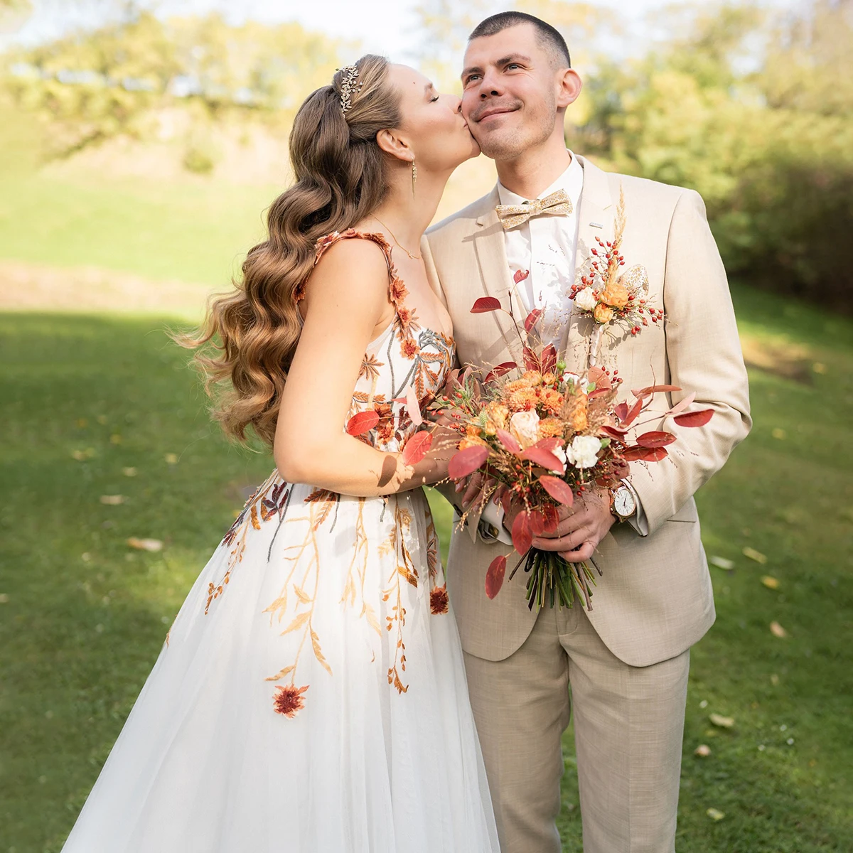 Spaghetti Straps Embroidered A Line Tulle Wedding Dress Backless Sheer Corset Brown Outdoor Crochet Lace Colorful Bridal Gowns