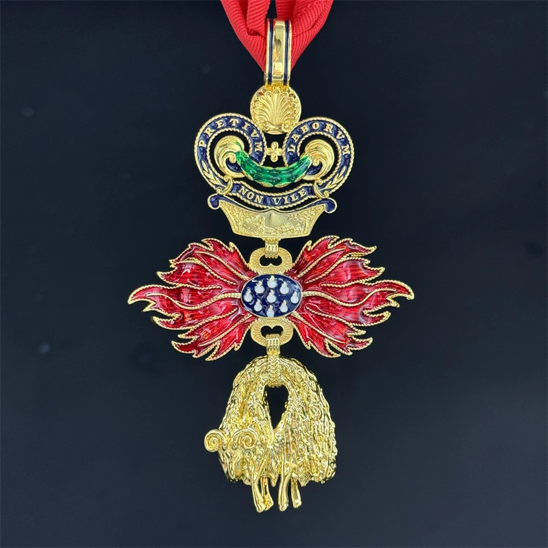 Austro-Hungarian Golden Fleece Medal Replica Vintage Exquisite Metal Badge DIY Clothing Decoration Badge Souvenir Collection