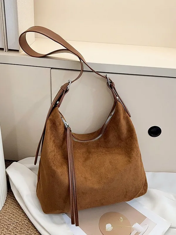 حقيبة يد من جلد الغزال لخريف وشتاء 2025، محفظة كلاسيكية للنساء، حقيبة كتف واسعة للركاب، حقيبة بسيطة من اليوم إلى الليل