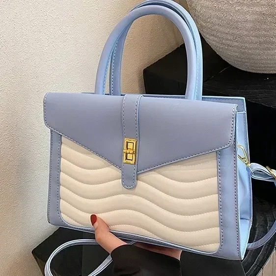 

2025 Women's Crocodile Embossed Handbag with Contrast Seams Convertible Shoulder & Crossbody Bag Ideal for Travel & Casual Style