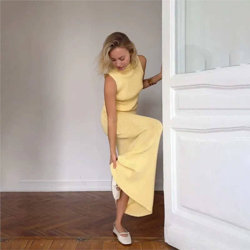 

Women's Elegant Long Skirt Two-Piece Sleeveless Knitted High Neck Vest Slim Skirt Set 2025 New Fashion Skirt Set