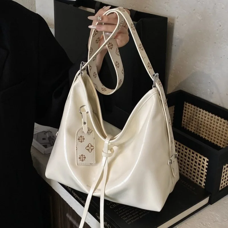 

New Retro Tote Bag Women's Large-capacity Shoulder Messenger Bag Temperament Commuting Versatile