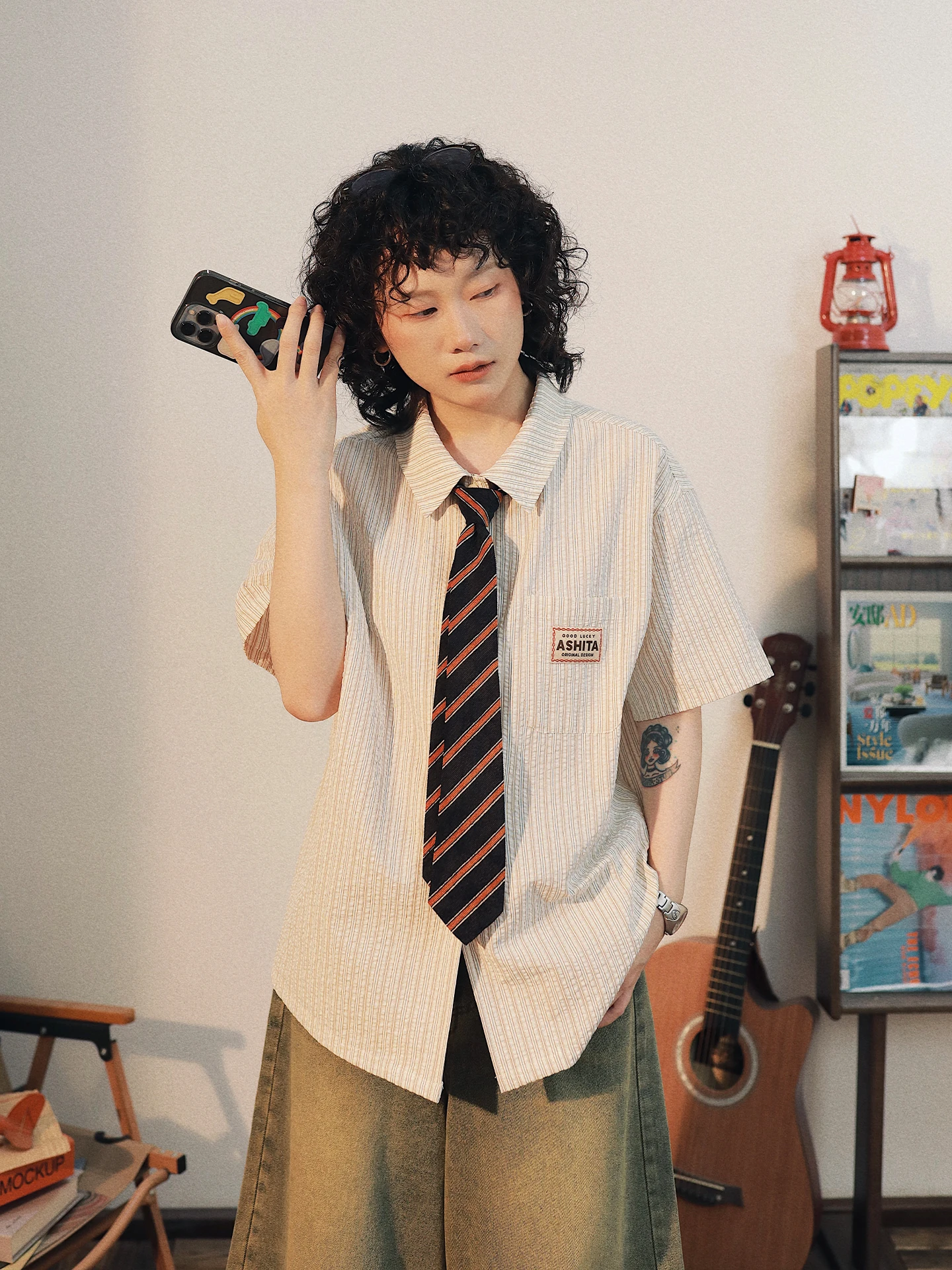 

Японская женская футболка AITA STU с коротким рукавом, летняя новинка, свободный крой, вертикальные полосы, смесь хлопка и полиэстера