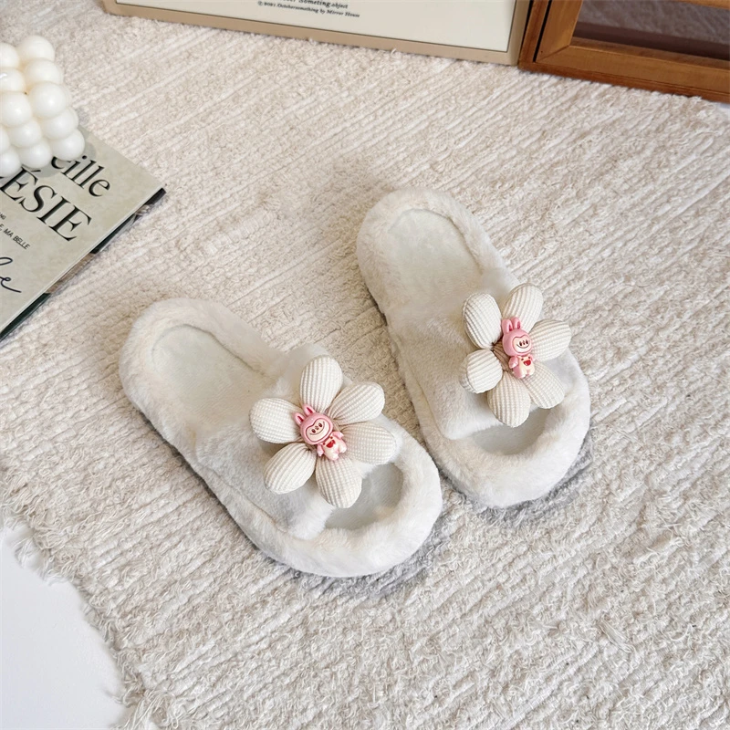 

2025 Winter Cute Bear Girl Plush Slippers Warm and Fury Children's Fashion Open toed Flat Slippers Children's Home Fur Slippers