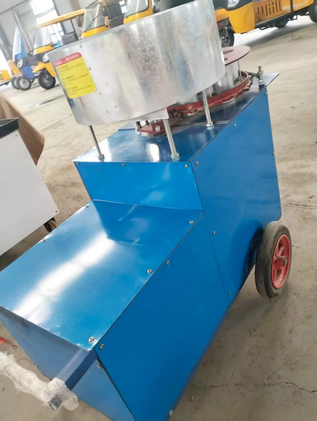 Portable Non Woven Fabric Loading Tool Nutrient Soil Packing Machine Seedling Nutrition Base Press Block Machine for Farm