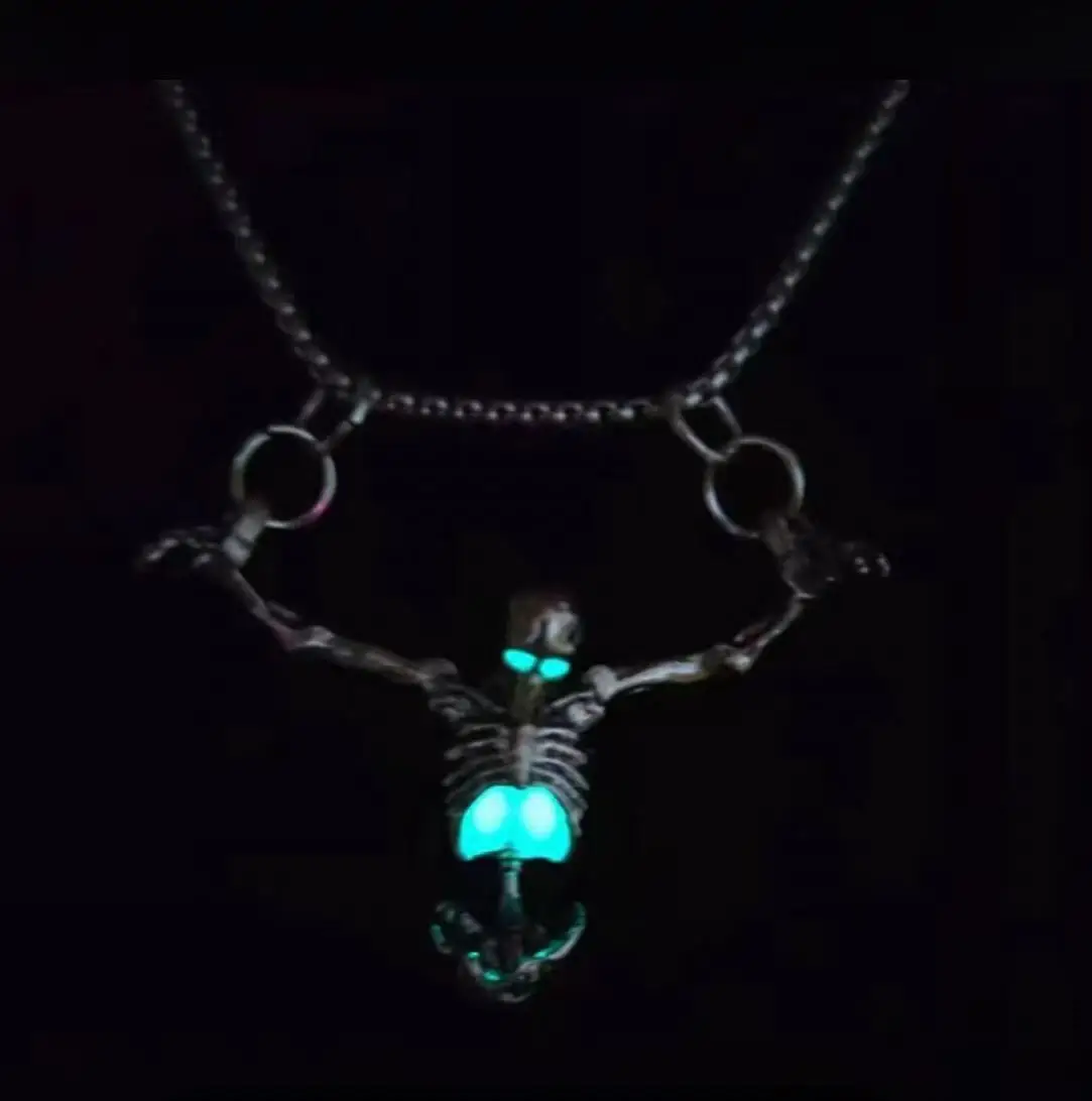 Fashion Creative New Punk Skull Necklace Halloween Gift 2026 Ins Night Light Exaggerated Retro Hip-hop Halloween Decoration