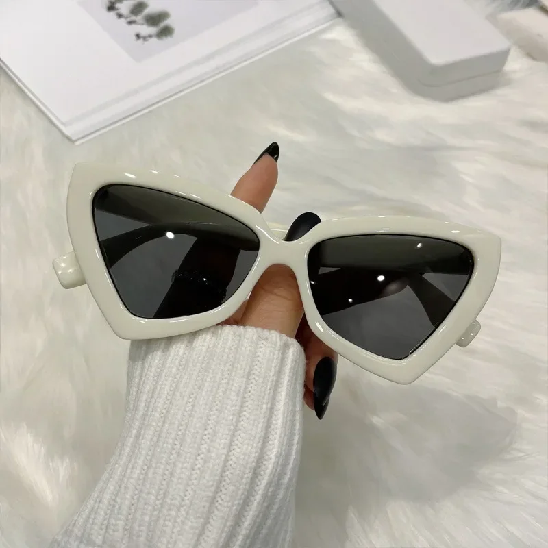 Red Cat Eye Sunglasses Women New Fashion Style Triangle Shades Clear Candy Color Eyewear Vintage Sun Glasses for Women Fashion