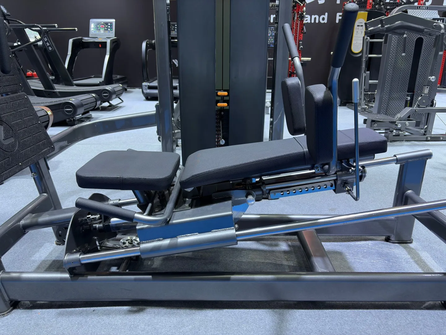 อุปกรณ์ออกกำลังกายแบบหมุนสำหรับบริหารลำตัว รุ่นไฮเอนด์ ปี 2025 ใช้ระบบน้ำหนักแบบกด