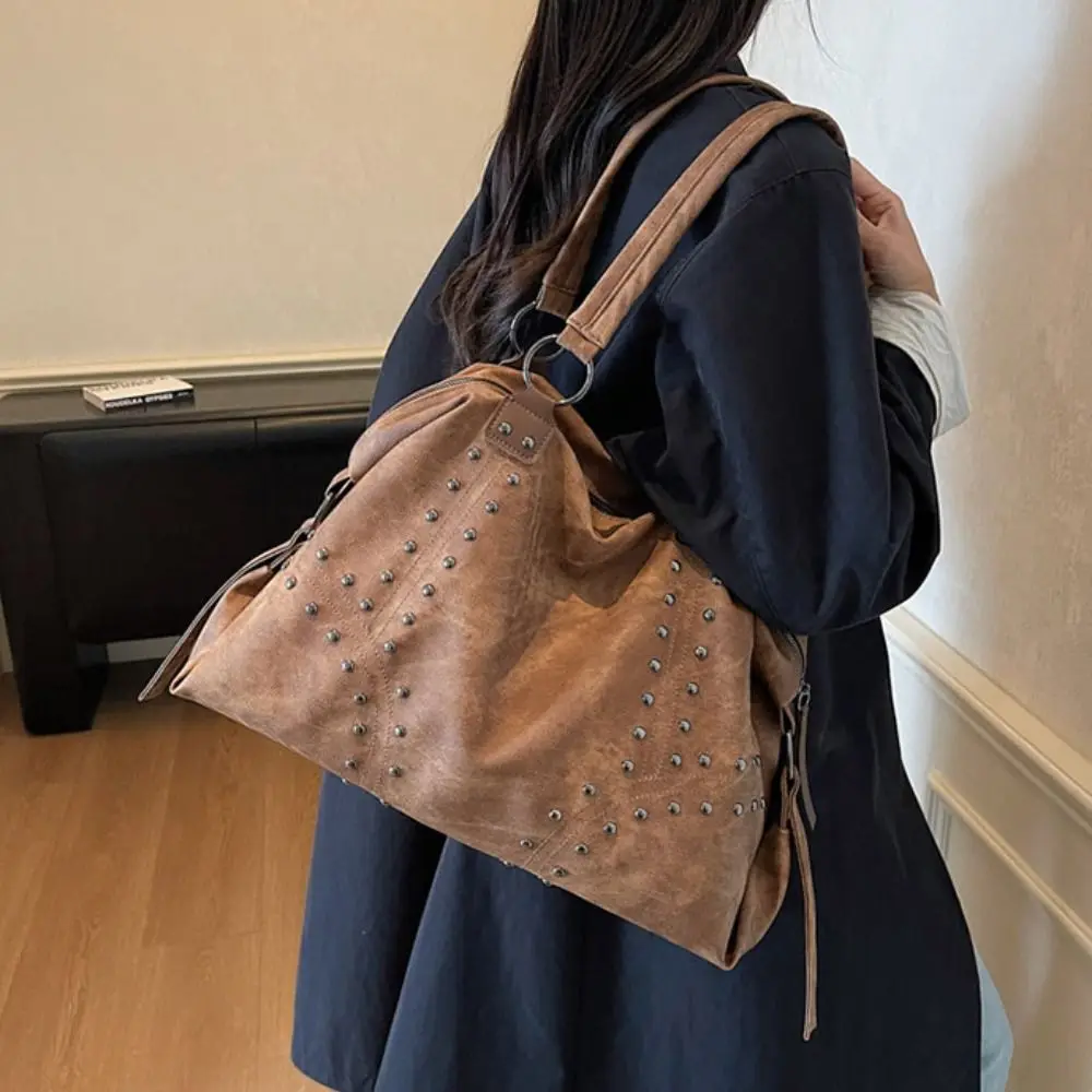PU Leather Rivet Shoulder Bags Retro American Style Fashion Design Locomotive Style Underarm Bag Solid Color Large Capacity