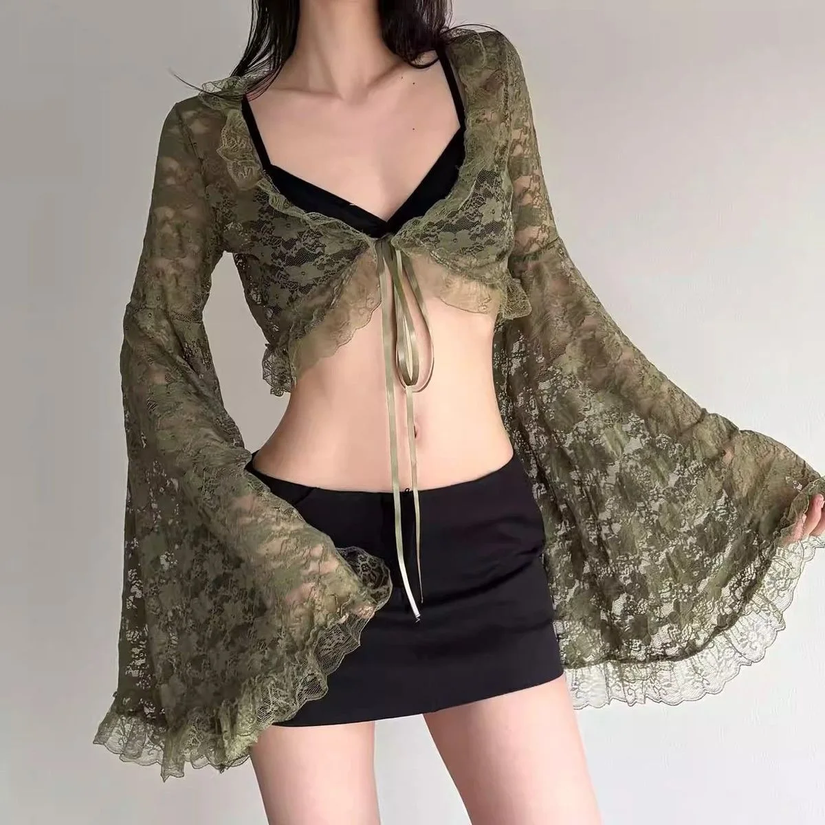 Modische Grüne Spitzen-Oberteile mit Bändern, Gothic Transparente Ausgestellte Ärmel, Crop-Mantel für Damen, Durchsichtige Patchwork-Club-Party-Glockenärmel-Blusen 2026 – Detail 5