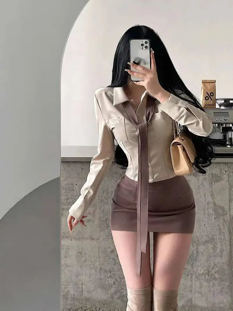 

Корейский стиль Pure Desire Стиль Тонкая рубашка Топ с высокой талией Короткая юбка из двух предметов Комплект сладких женщин Корейский 2025 Новый топ RG4D