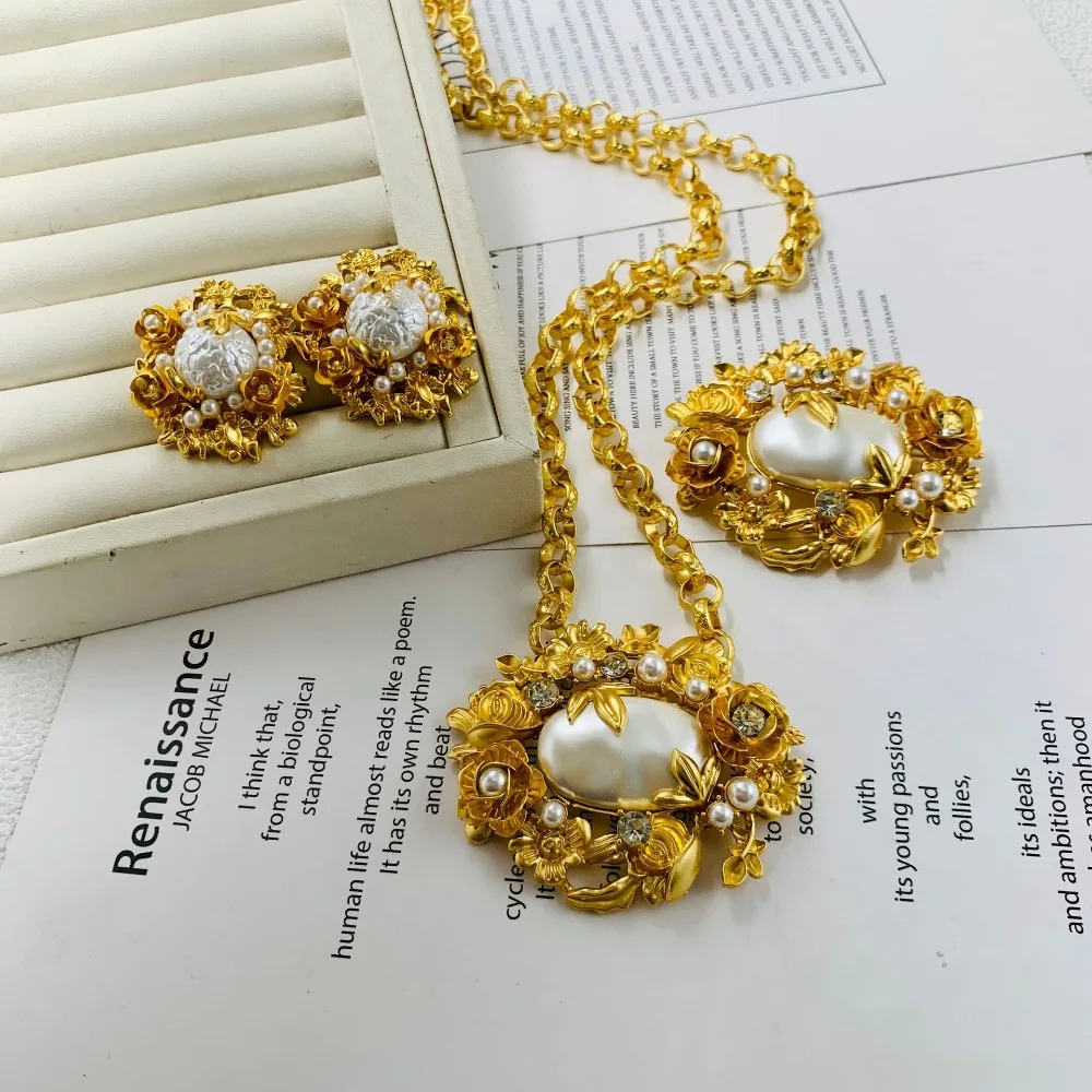 

New Year Statement Jewelry Medieval Vintage Flower Brooch Set Three-dimensional Carved Pearl Flower Necklace Set Stud Earrings