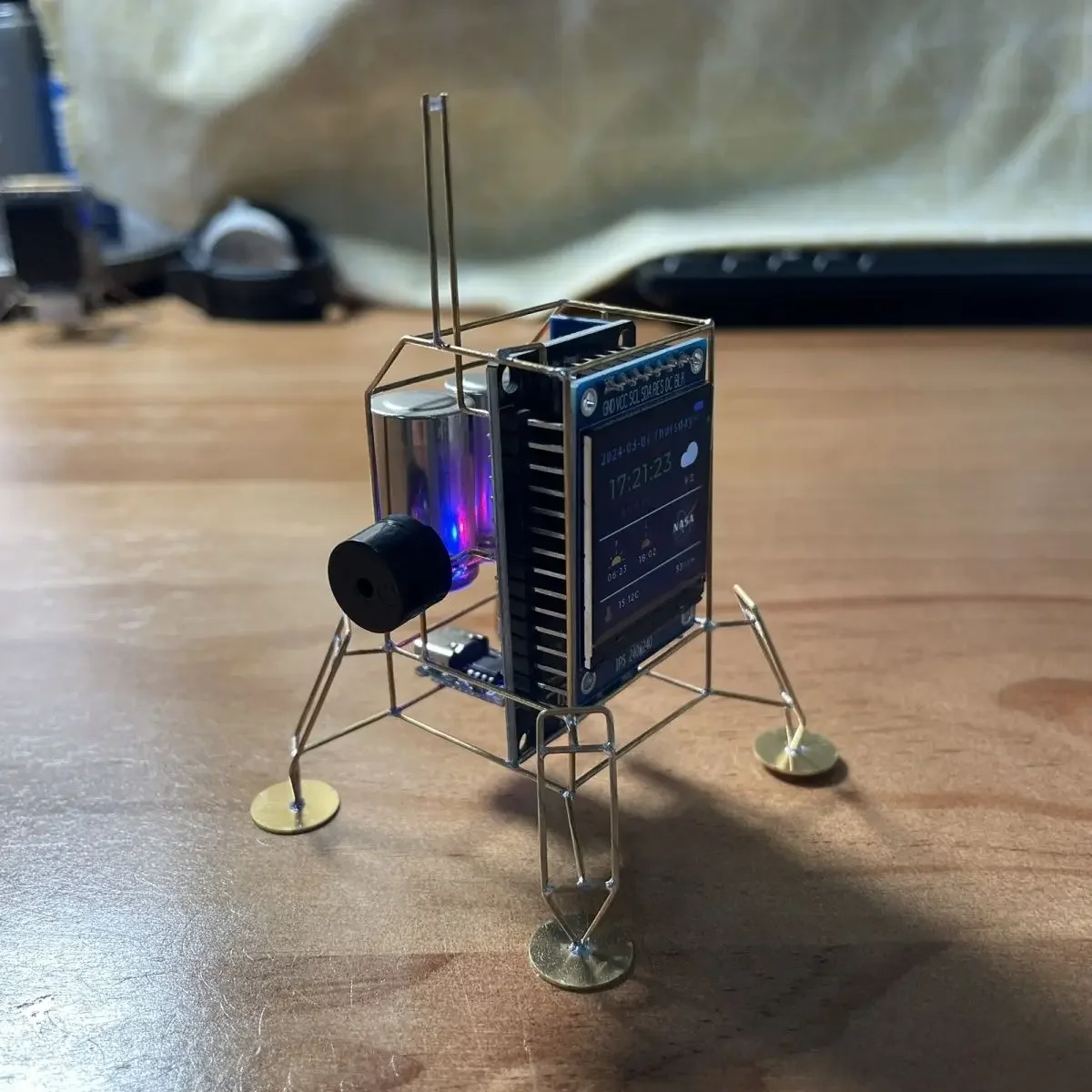 DIY WIFI Zegar na biurko Ozdoba BornLander Ręcznie robiony Lander Mars