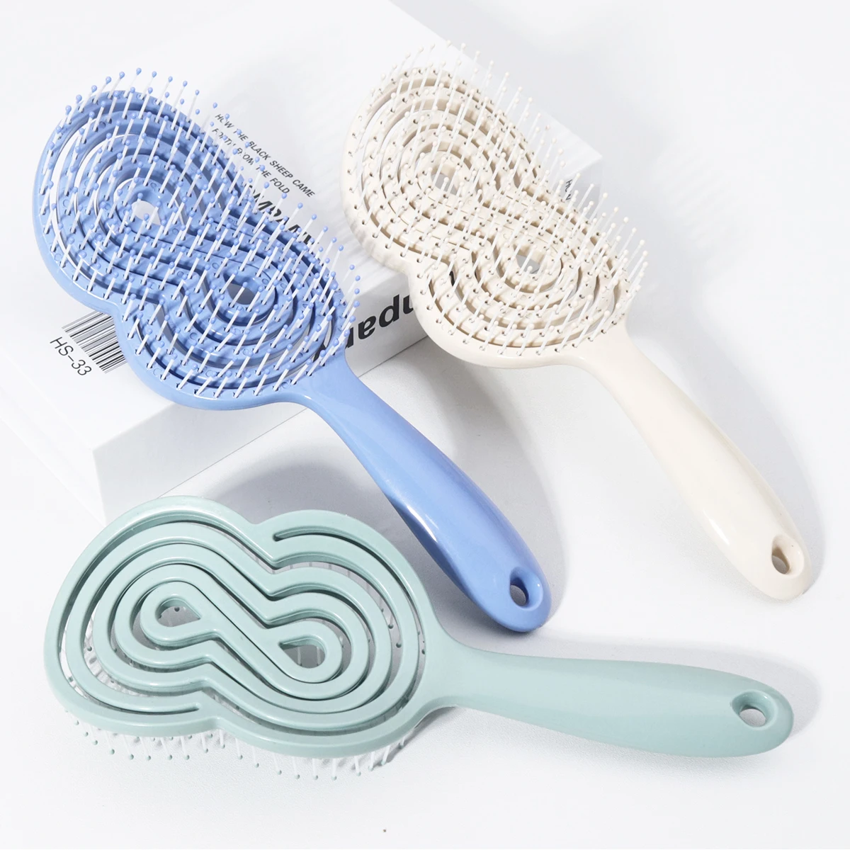 

1 piece of advanced hollow comb hair brush - anti-static, hollow design easy to comb hair,Special for real hair wigs