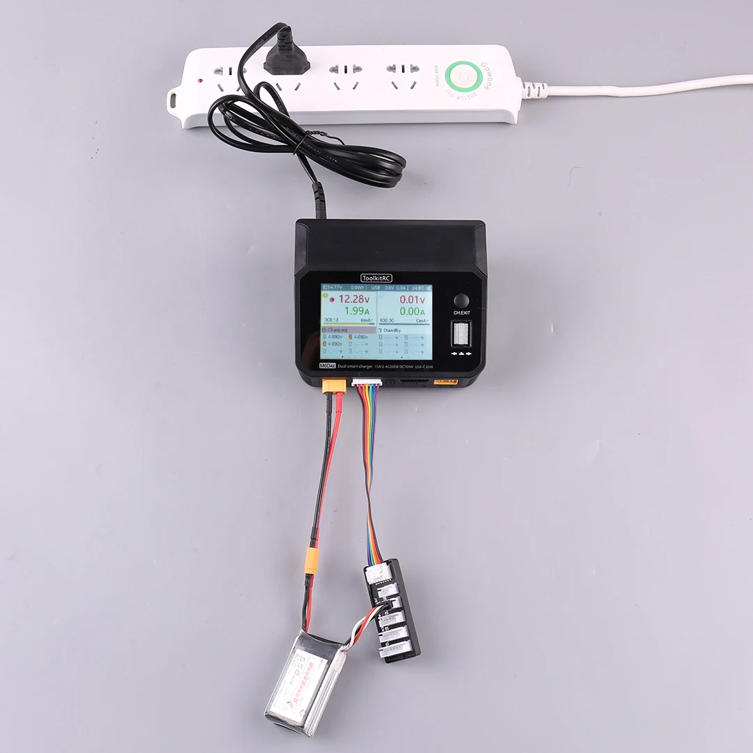 ToolkitRC M6DAC AC 200W DC 700W 15A*2 USB-C 65W QC3.0 1-6S Lipo 배터리용 듀얼 채널 스마트 Lipo 배터리 충전기 방전기