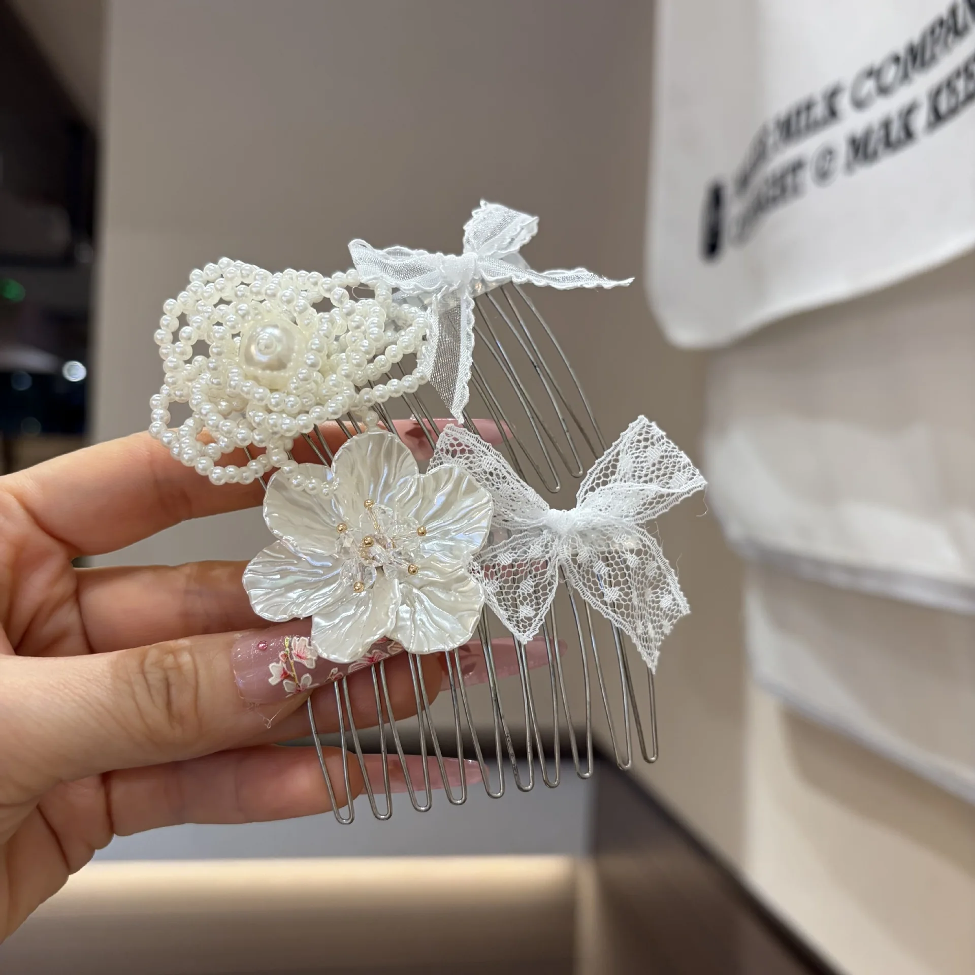 Fashionable floral pearl upside-down comb for women, high-end and versatile hair comb, new exquisite updo hair accessory view 6