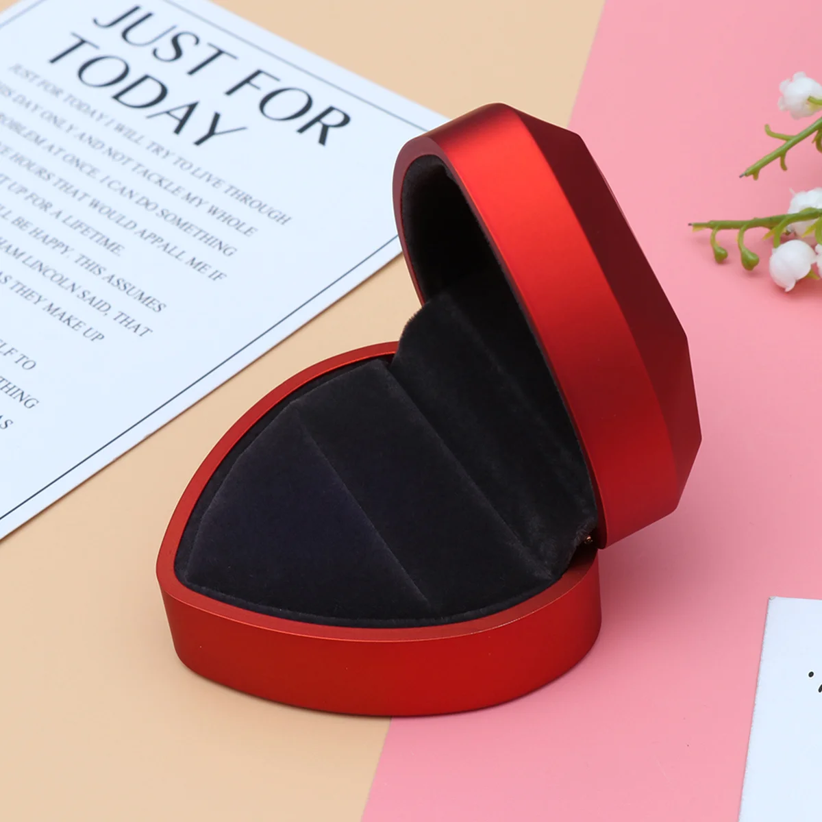 Kotak Cincin Bentuk Hati LED Merah Berlampu Penyimpanan Perhiasan Lamaran Pernikahan Ulang Tahun Hari Valentine Kotak Cincin Pajangan