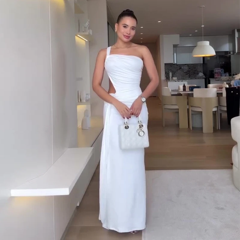 فستان نسائي صيفي أبيض ميدي رقبة غير متماثلة وخصر مقصوص بدون ظهر بقصة ضيقة موضة أنيقة 2025 وصول جديد