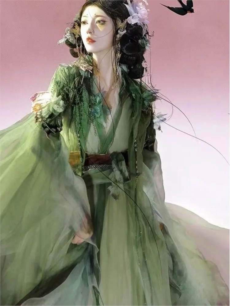 Shadow designed a large-sleeved cross-collar straight-sleeved Hanfu suit for women