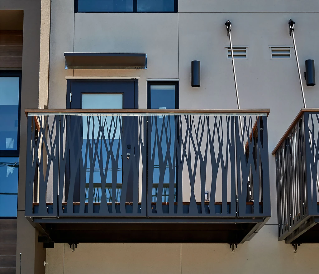 سعر التخصيص في الهواء الطلق الخارجي درابزين الحديد المطاوع آخر الألومنيوم الدرابزين أنبوبي الصلب شرفة تصاميم درابزين