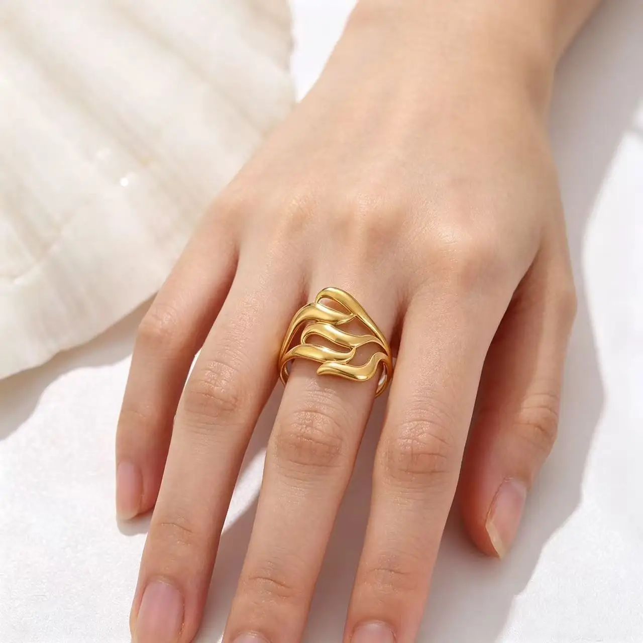 Simple Abstract Hollow Flame Opening Adjustable Ring Polished Wavy Metal Ring for Women Daily Office Date Jewelry Gift