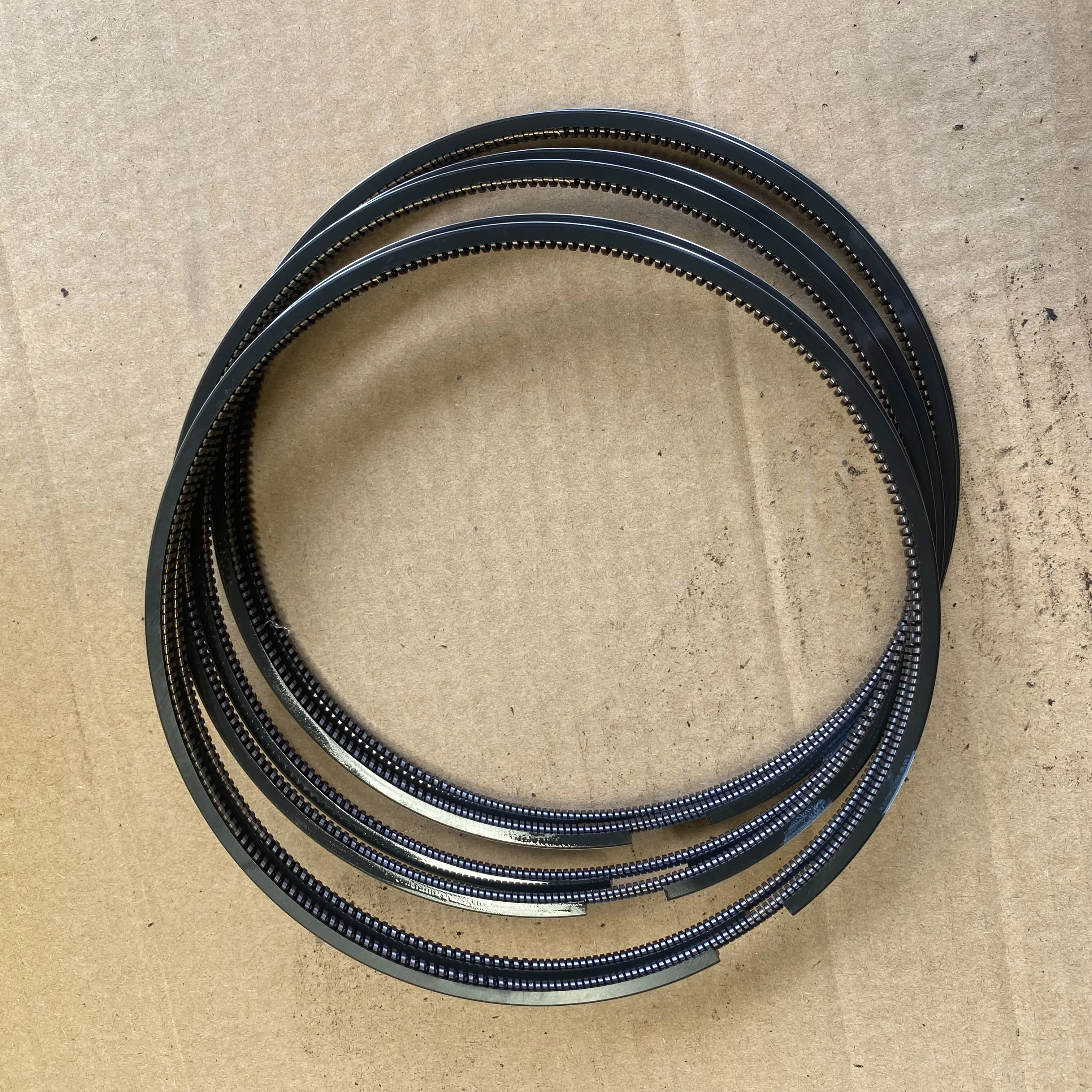 High quality ISZ13 Commercial engine spare parts truck general parts C4316887 oil ring -X