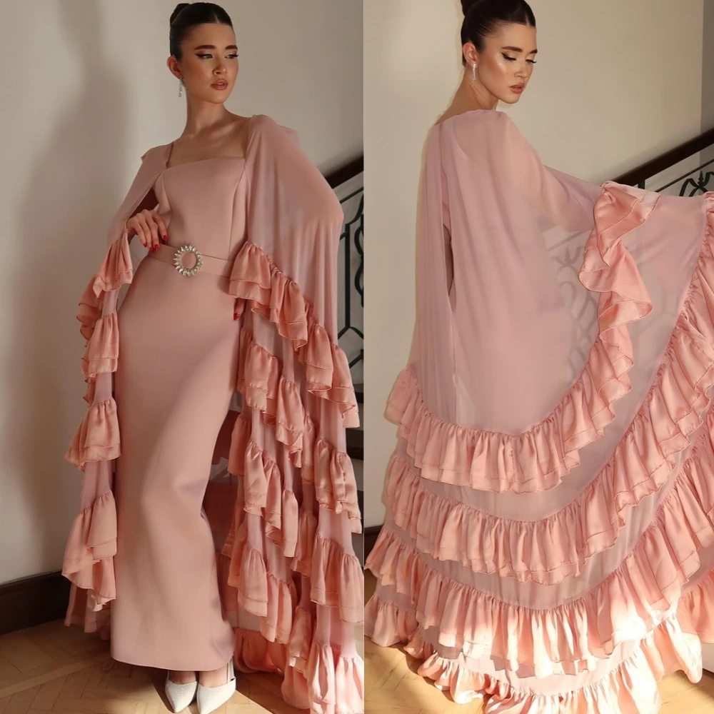 Maßgeschneidertes, anmutiges Jersey-Abendkleid mit quadratischem Kragen. Anmutige Schal-Abschlussballkleider. Sexy gerade Kleider für besondere Anlässe