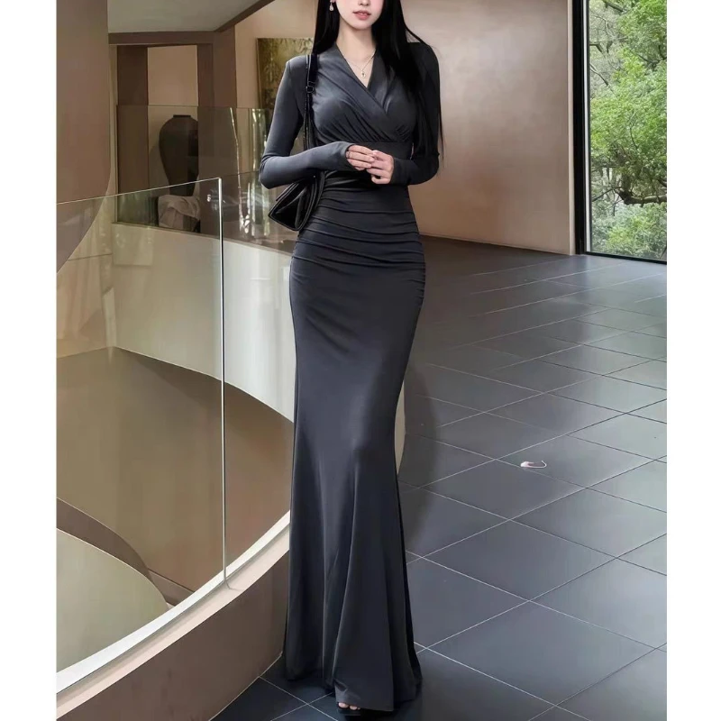 

2025 Autumn New Fashionable Amber Slim Fit Dress for Women, with A Cinched Waist and Slimming Fishtail Skirt