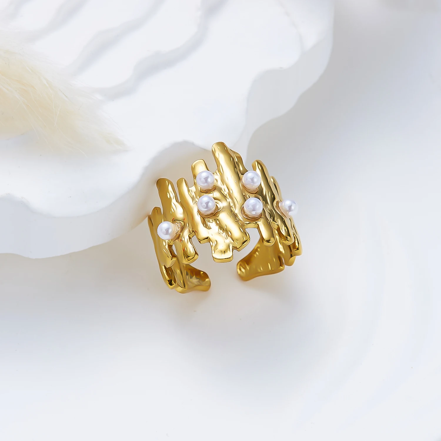 Eleganter Goldfarben-Blumenring für Damen aus Edelstahl mit Weißer Emaille Ovaler Knöchelring Attraktiver Finger-Charm-Schmuck – Detail 7