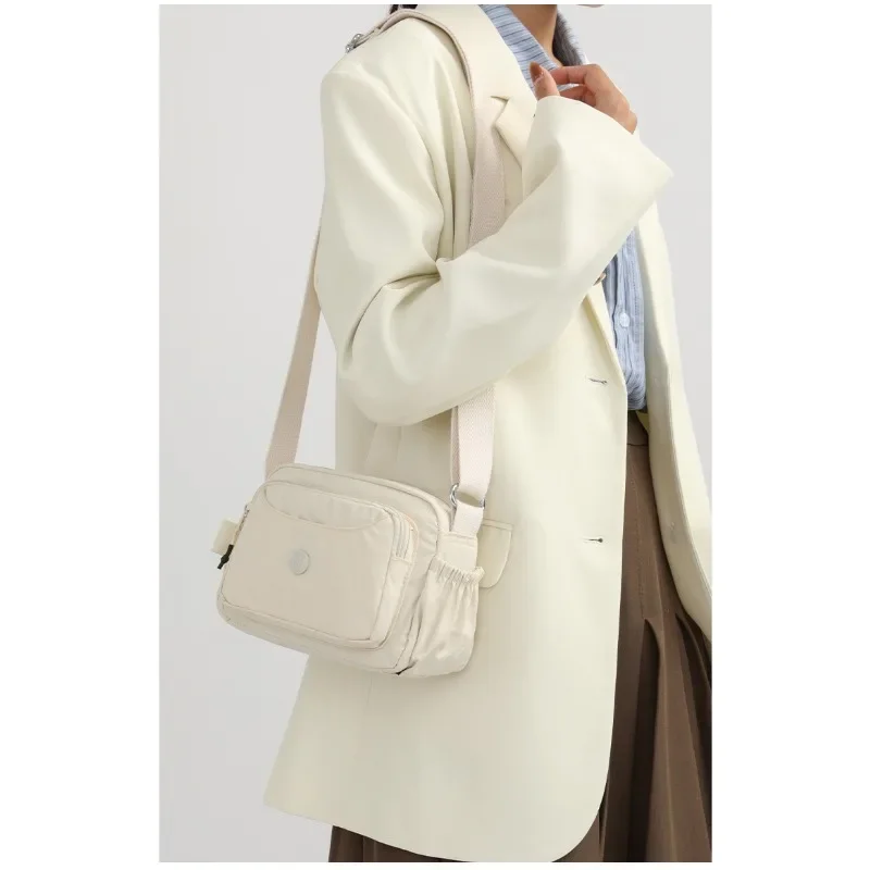 Leichte Nylon-Umhängetasche mit verstellbarem breitem Riemen, mehrschichtige Handtasche, Schultertasche, Messenger-Tasche für Damen im Alltag – Detail 11