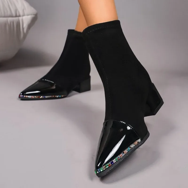 

Women's 2026 New Autumn and Winter Fashion Retro Pointed Ankle Boots with French Temperament High Heels and Zipper Short Boots