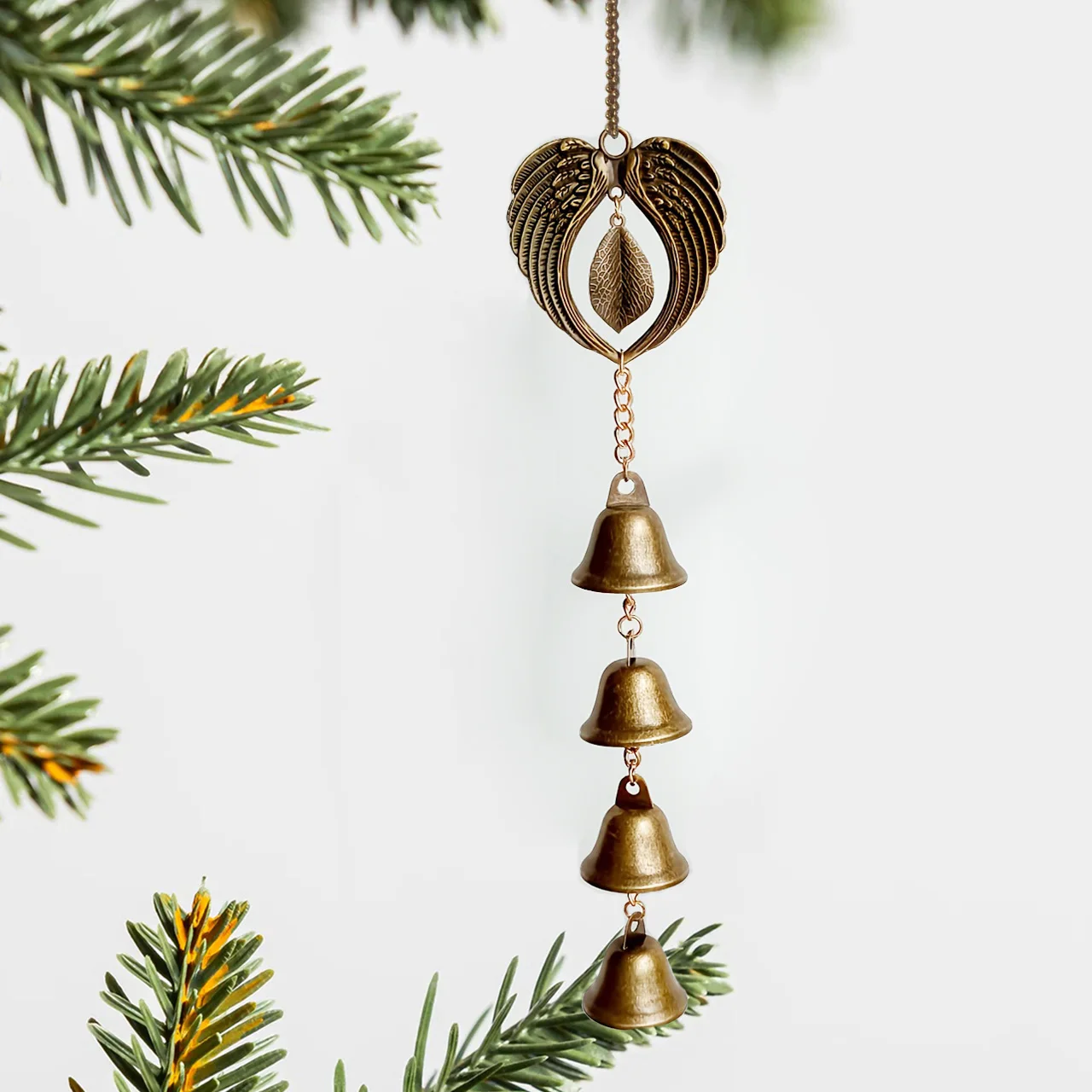 Christmas Retro Metal Wind Chimes, Elegant Holiday Decorations and Wall Decorations, Metal Wind Chime Hangings for Porches, Balconies, and Christmas Trees