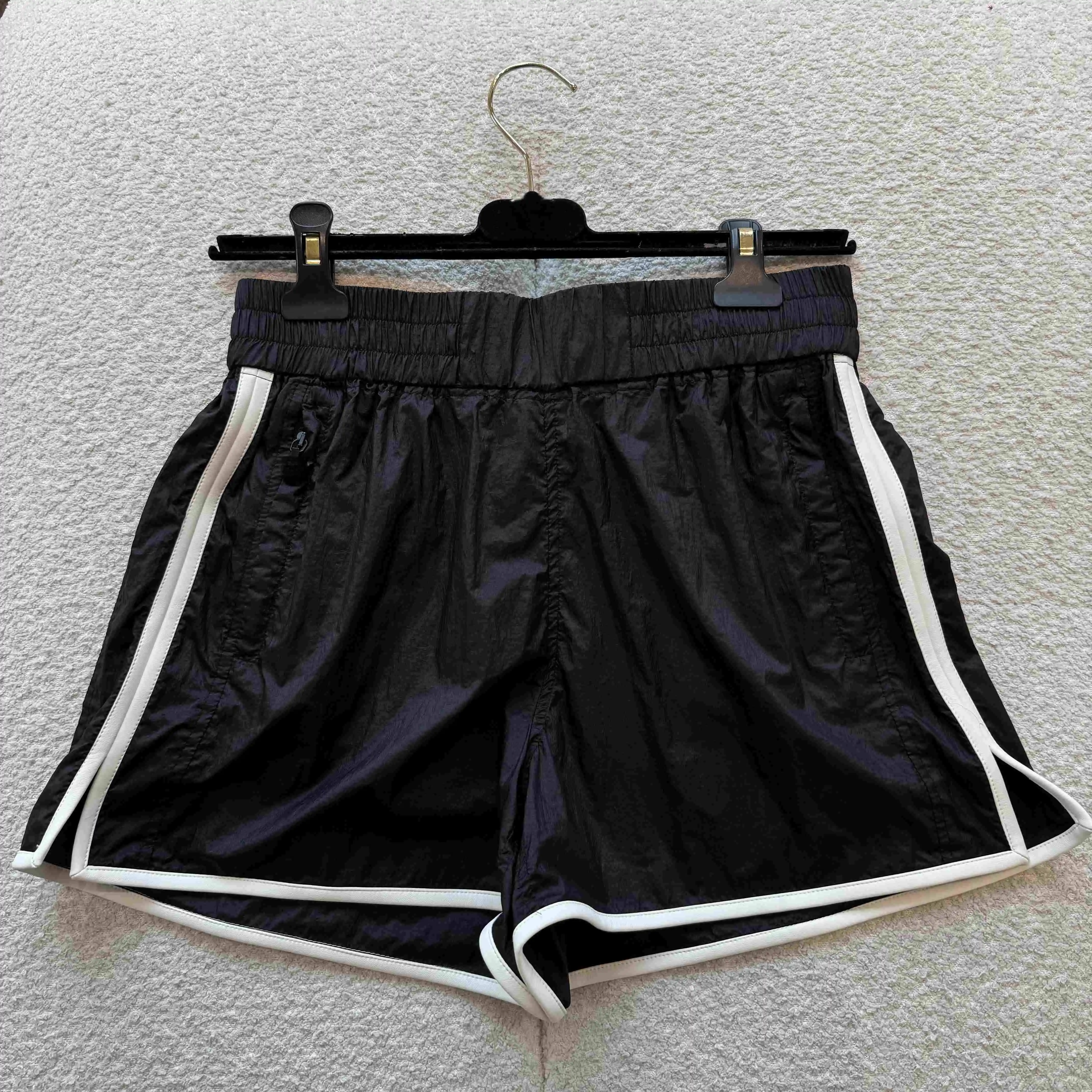 

Summer 2026 Black White Contrasting Sports Shorts Elastic Waist Slimming Effect Versatile Daily Use New Style