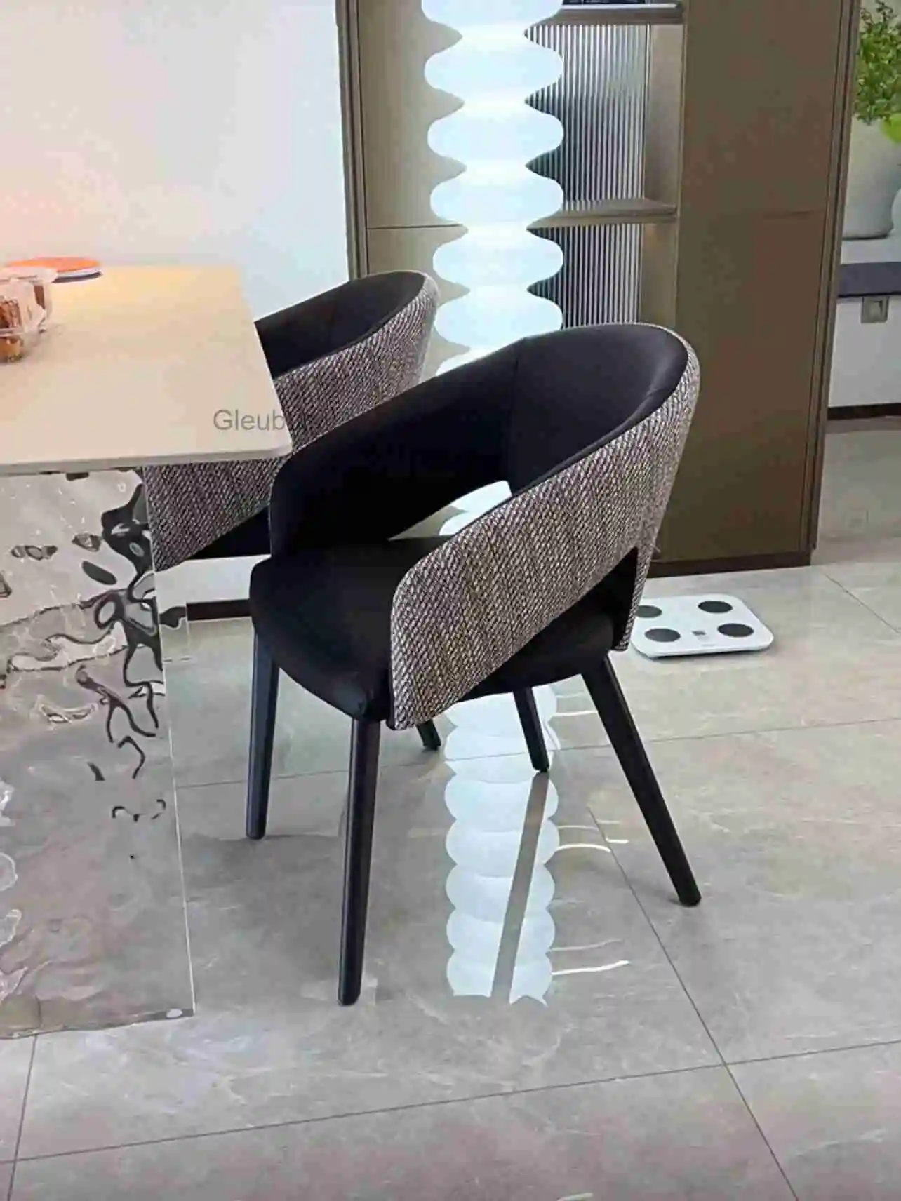 Italian-style, light luxury, leather armchair for home use, modern minimalist design, exuding a high-end feel, suitable for
