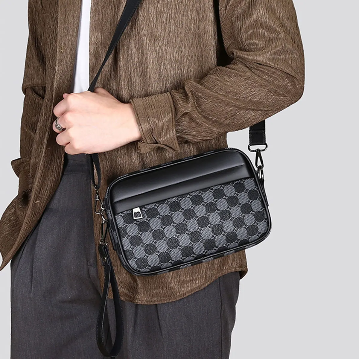 Black Circular Pattern Men's Crossbody Bag Fashion Large Capacity Messenger Bag Shoulder Bag PU Leather Clutch Bag 1 Pack