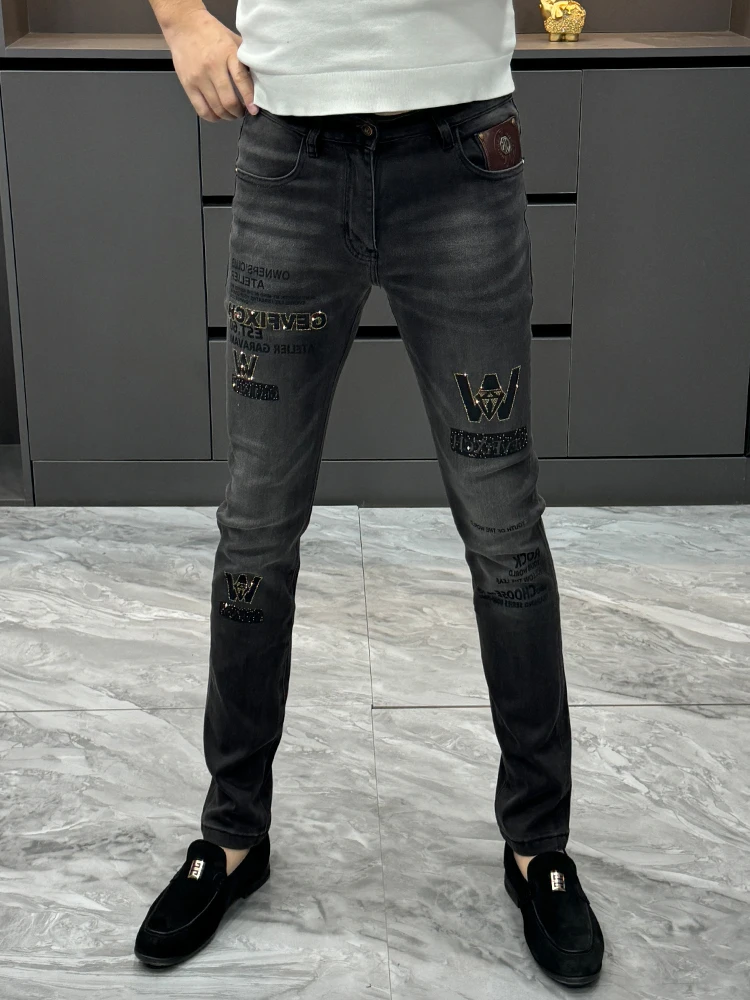 

Мужские модные облегающие джинсы с ромбовидным принтом, повседневные брюки со средней талией, застежка-молния, удобные эластичные джинсовые брюки, осень-зима
