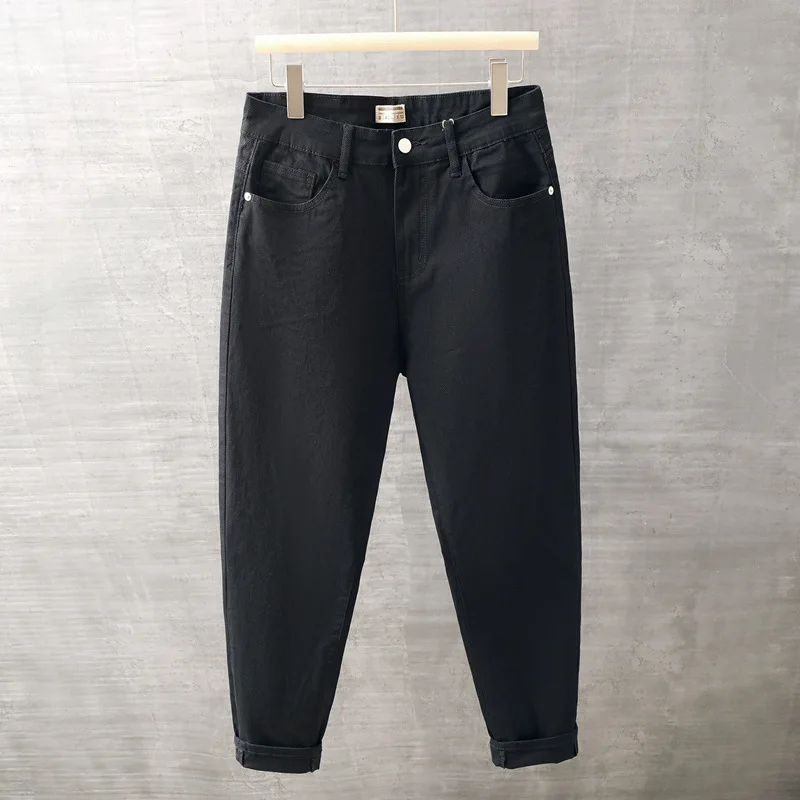 سراويل جينز رجالية عصرية على الطراز الكوري مع سراويل بيضاء صغيرة مستقيمة، رفيعة ومتعددة الاستخدامات من قماش الدنيم بلون سادة