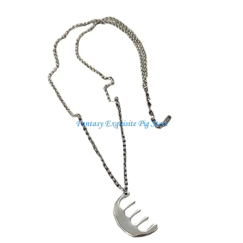 عقد بقلادة مشط بتصميمات مرنة ومريحة لأي مناسبة