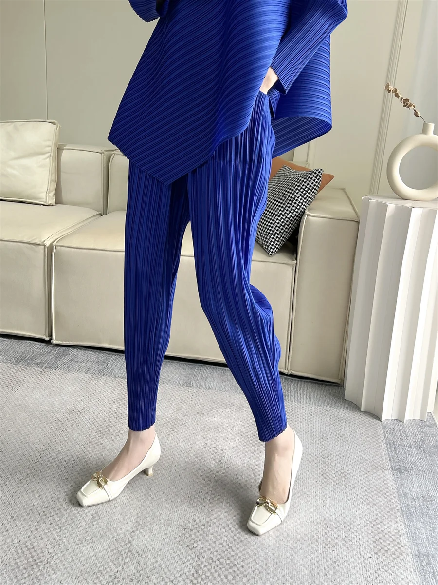 

Miyake pleated pants spring 2023 new women's solid color basic elastic waist small foot radish pants casual and comfortable