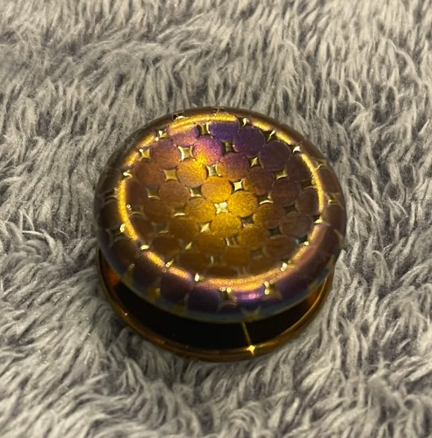 Used EDC Titanium Carving Star Pattern Purple Gold Gradient button  24.5 * 13mm spinner Fingertip gyroscope Decompression toys