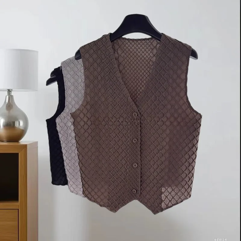 Miyake Pleated Vest Women Senior Sense Simplicity Light Work Style Diamond Plaid Embossed Vest Top Women 2025 New Fall Wearing